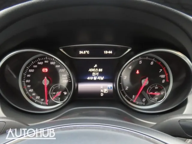 Mercedes-Benz Gla Class 2018 photo 5
