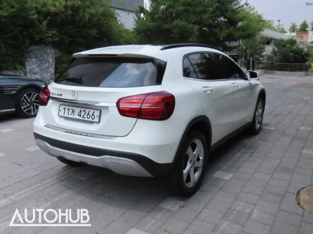 Mercedes-Benz Gla Class 2018 photo 3