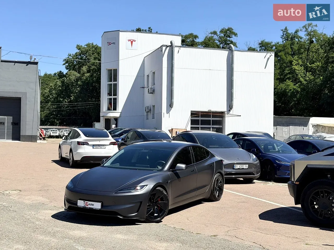 Tesla Model 3 2024 photo 2