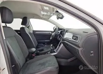 Volkswagen T-Roc 2023 photo 3