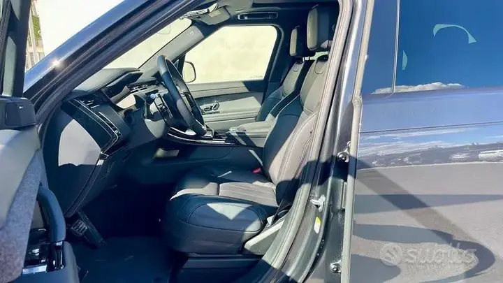 Land Rover Range Rover Sport 2024 photo 3