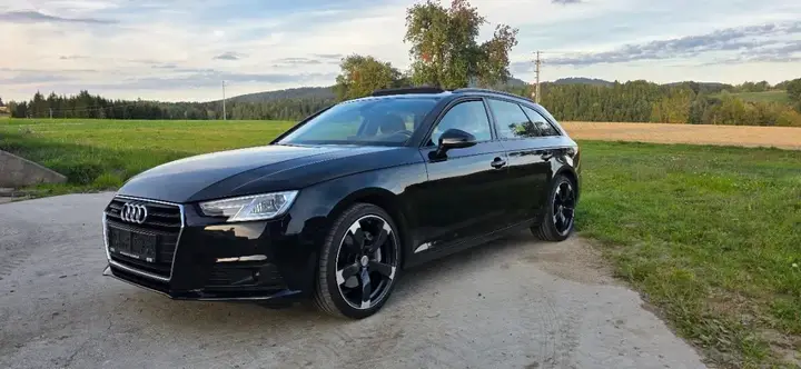 Audi A4 2018 photo 2