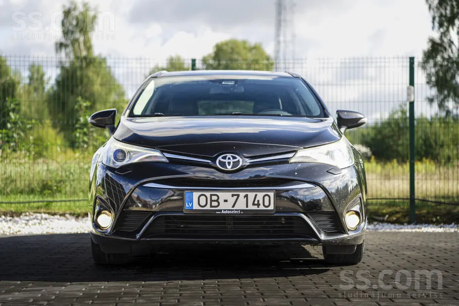 Toyota Avensis 2015 photo 2