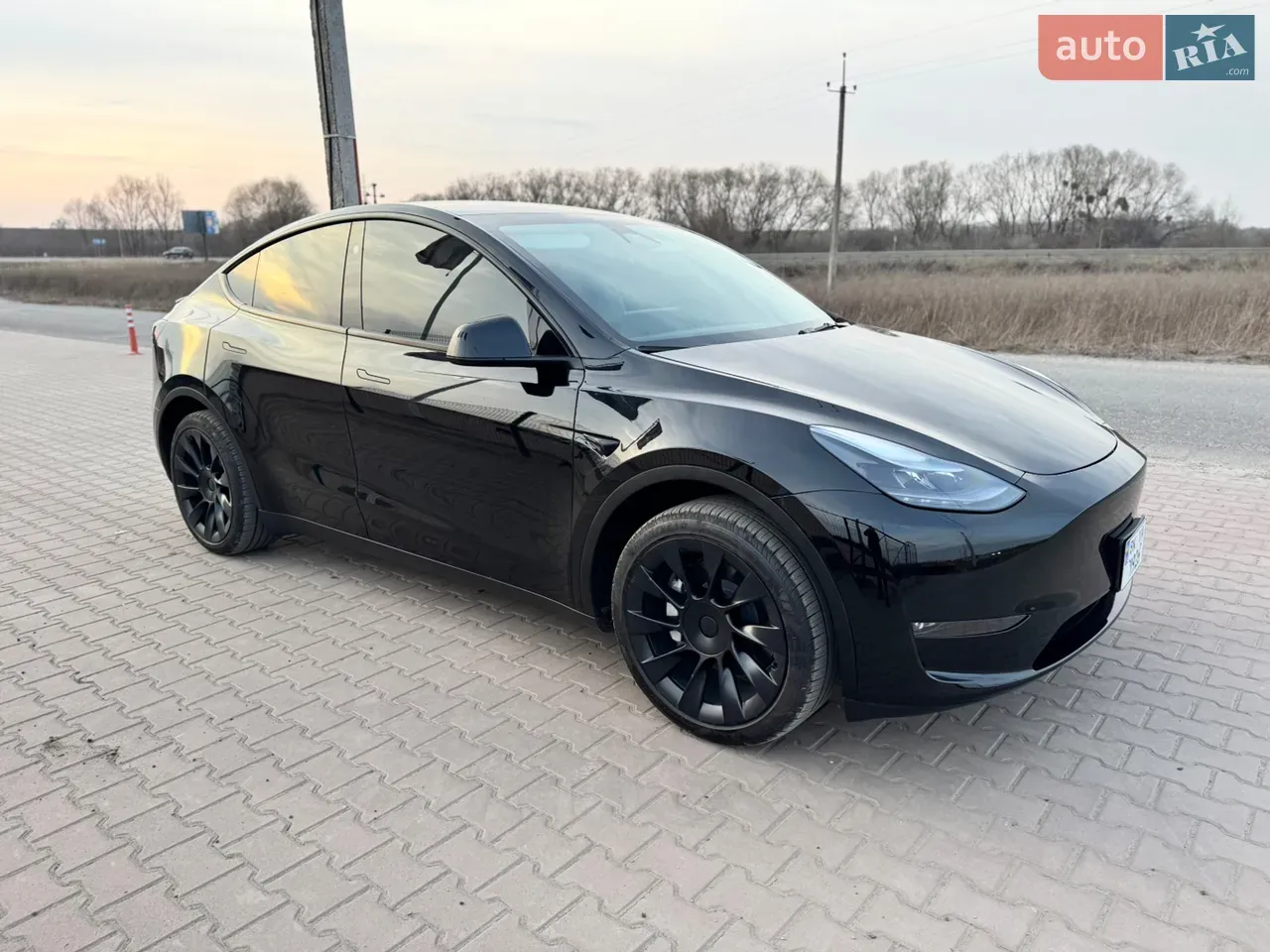 Tesla Model Y 2025 photo 4