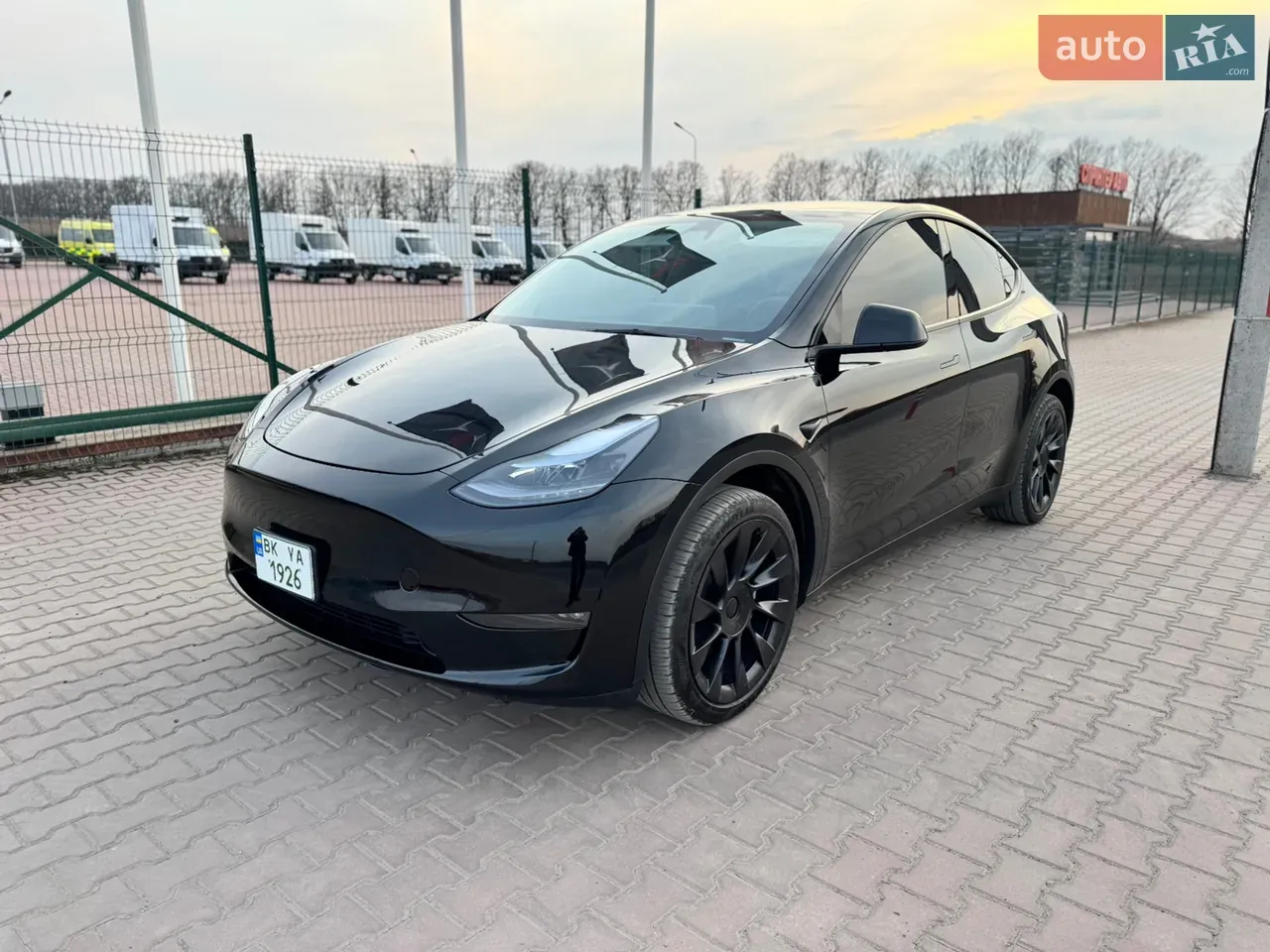 Tesla Model Y 2025 photo 5
