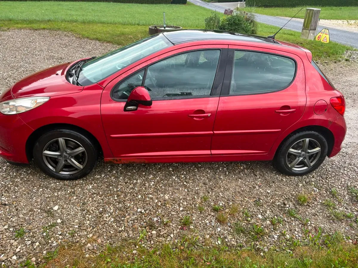 Peugeot 207 2007 photo 2