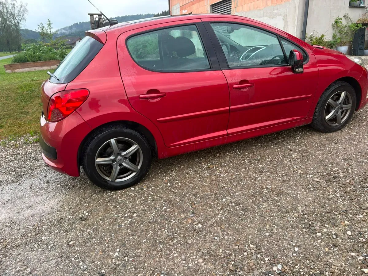 Peugeot 207 2007 photo 3