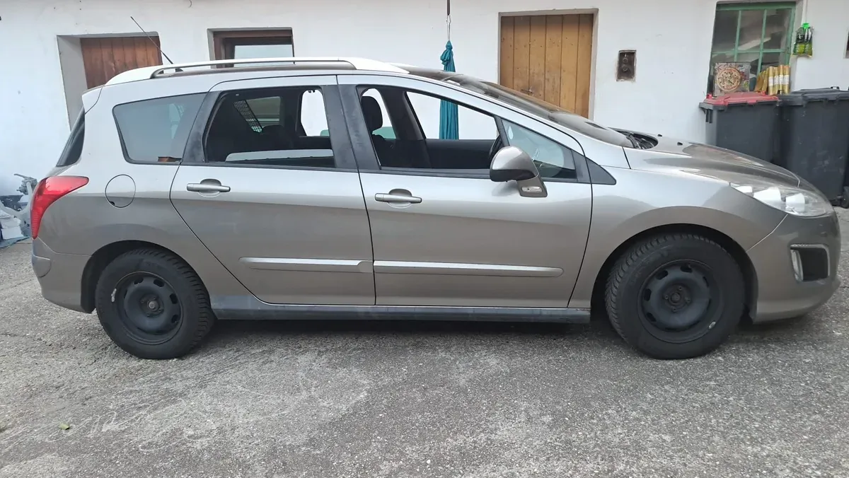 Peugeot 308 2012 photo 2