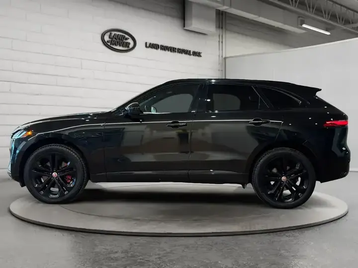 Jaguar F-Pace 2023 photo 2