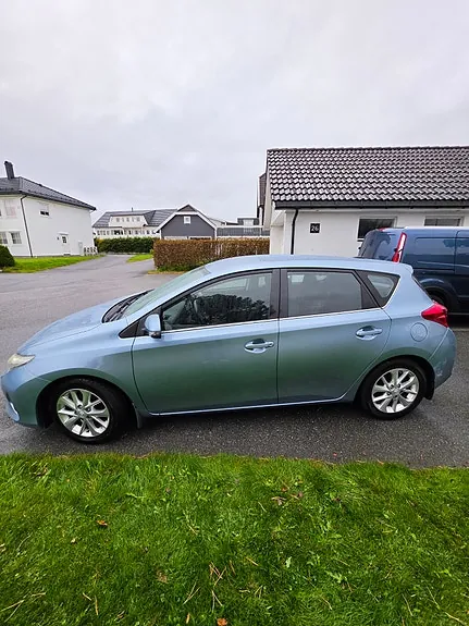 Toyota Auris 2013 photo 3