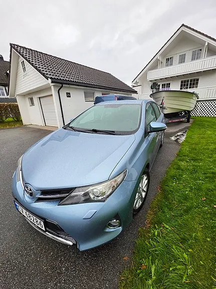 Toyota Auris 2013 photo 2