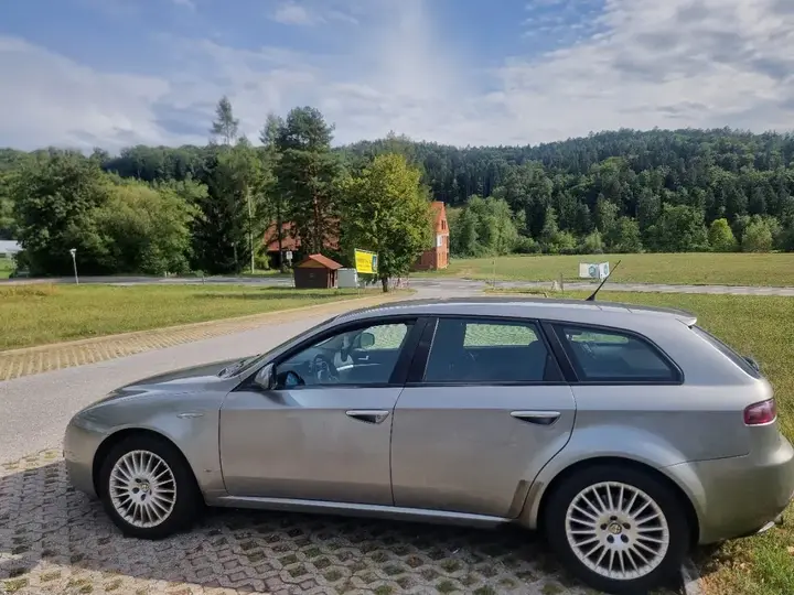 Alfa Romeo 159 2006 photo 3