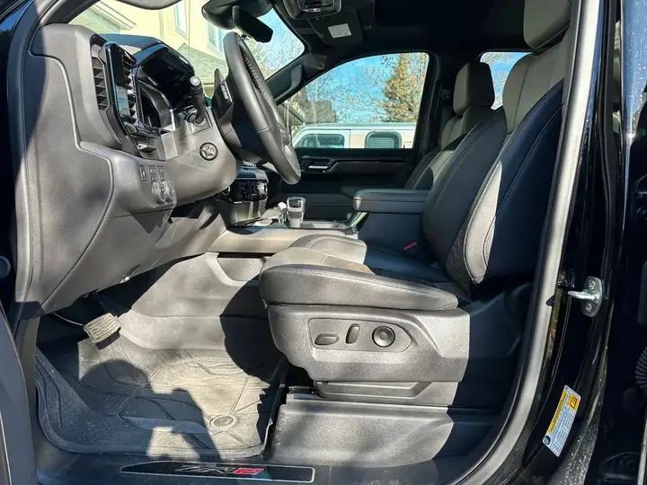 Chevrolet Silverado 1500 2025 photo 3