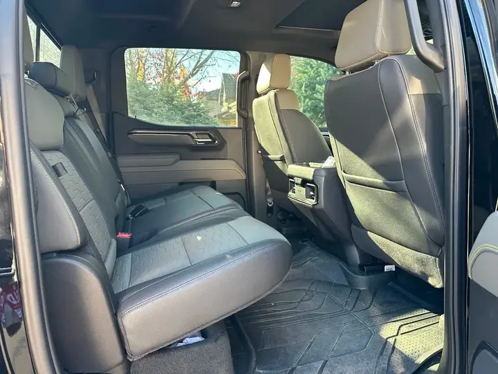 Chevrolet Silverado 1500 2025 photo 2
