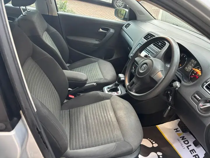 Volkswagen Polo 2010 photo 4