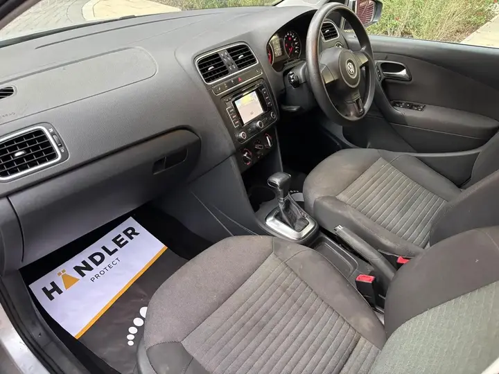 Volkswagen Polo 2010 photo 3