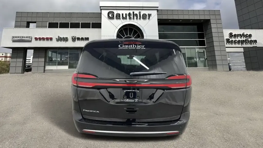 Chrysler Pacifica 2027 photo 5