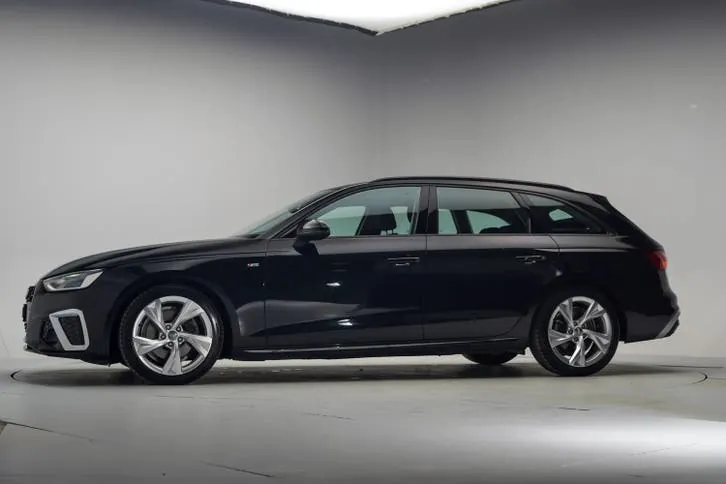 Audi A4 2020 photo 2