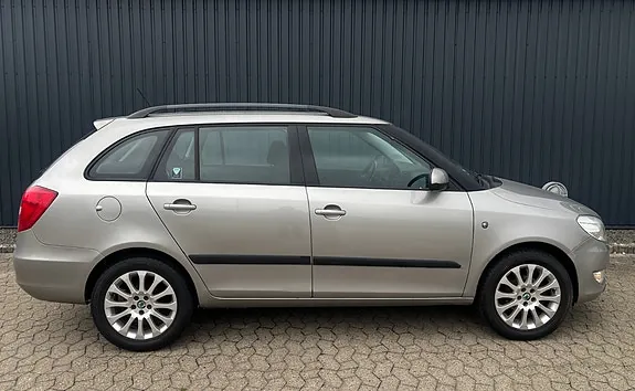 Skoda Fabia 2012 photo 2
