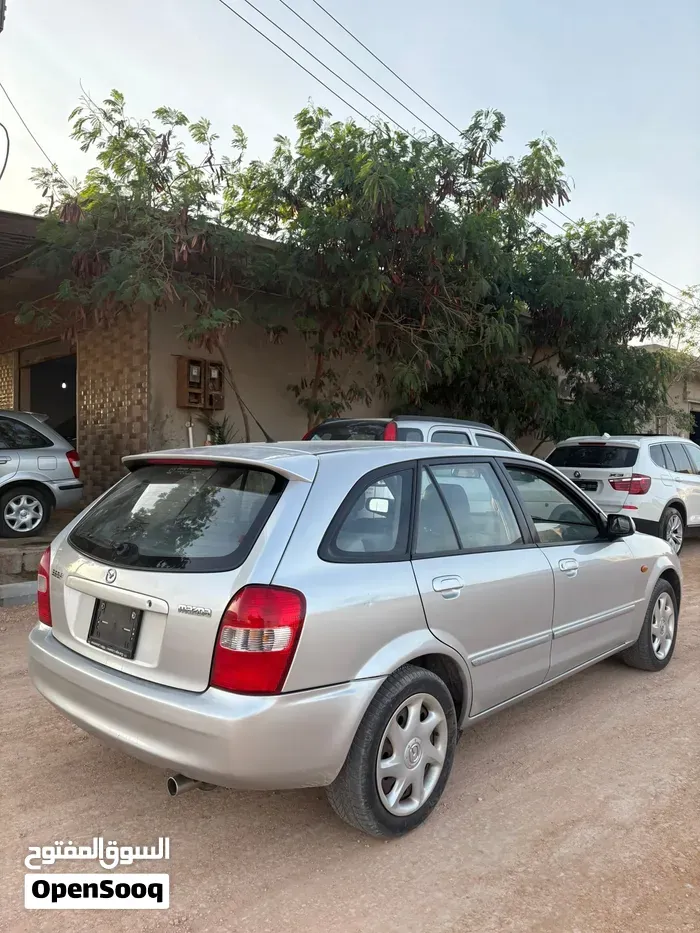 Mazda 323 2004 photo 4