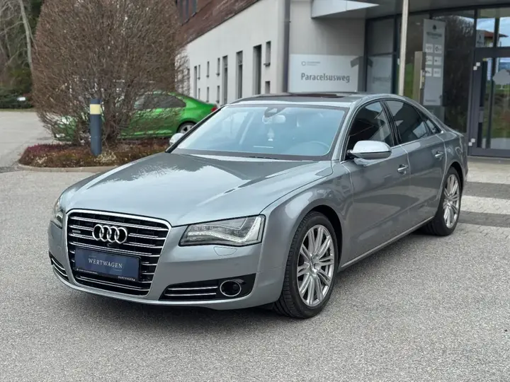 Audi A8 2011 photo 3