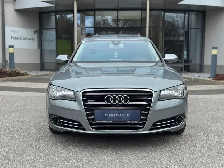 Audi A8 2011 photo 2