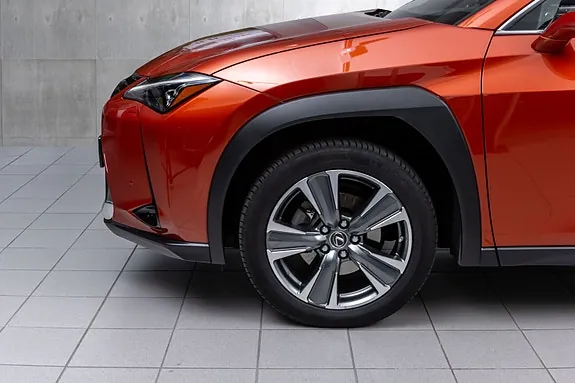 Lexus Ux300E 2022 photo 2