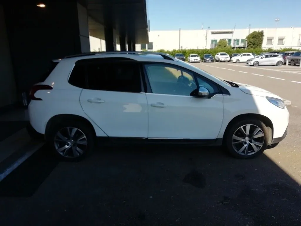 Peugeot 2008 2015 photo 4