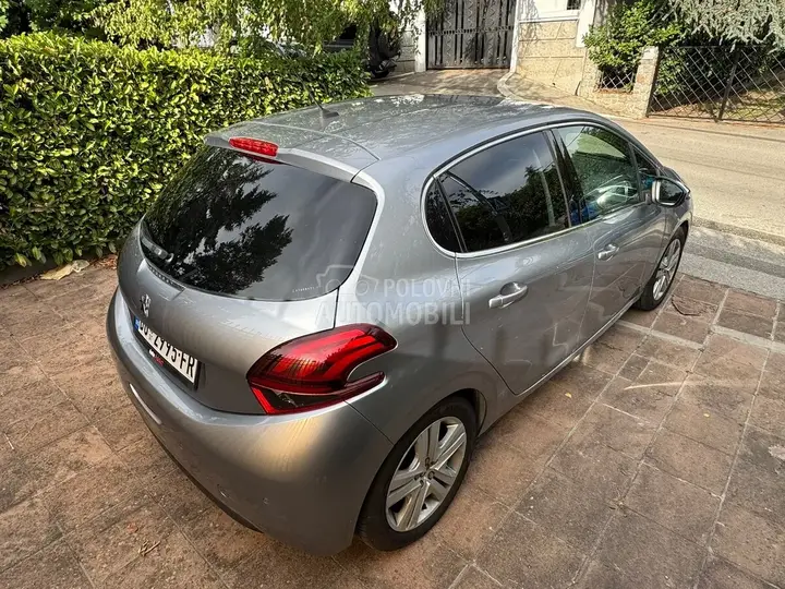 Peugeot 208 2019 photo 3