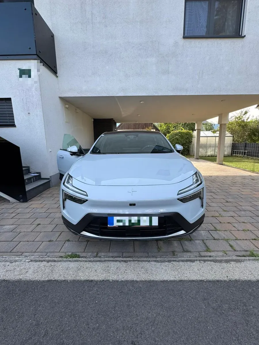 Polestar 4 2025 photo 3