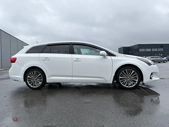 Toyota Avensis 2012 photo 5