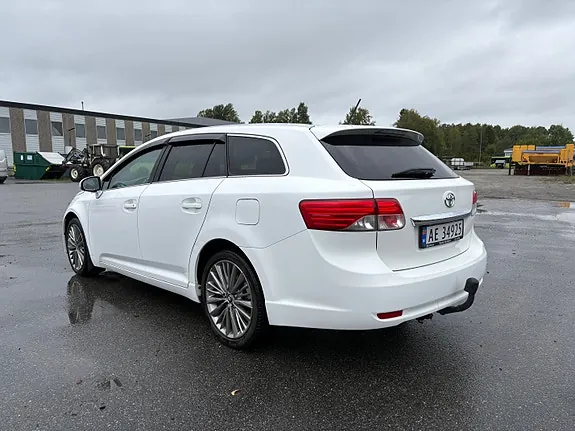 Toyota Avensis 2012 photo 2