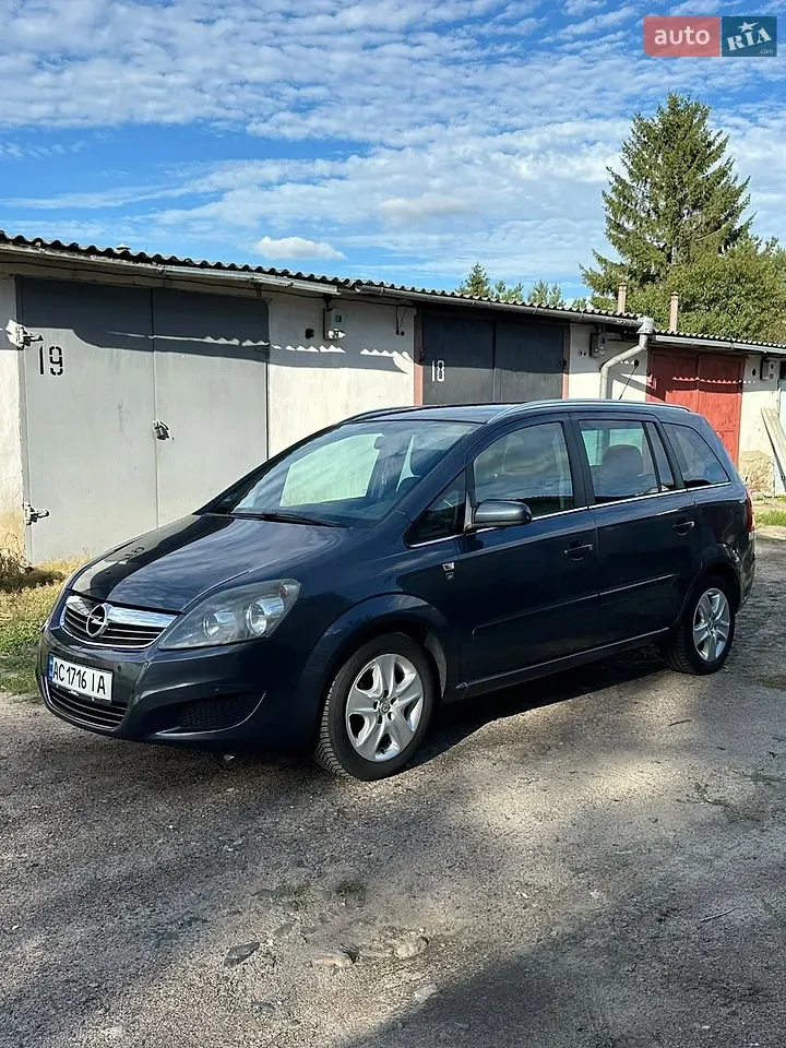 Opel Zafira 2010 photo 2