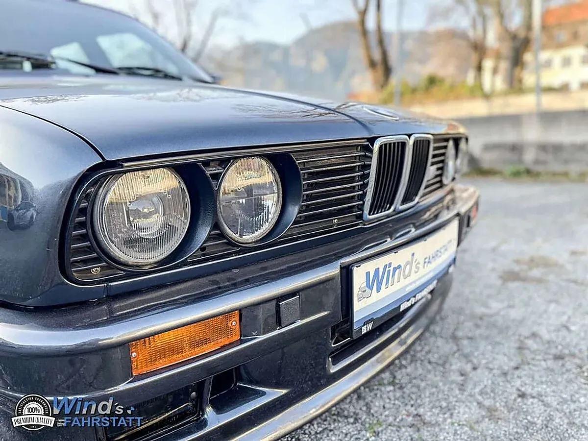 BMW 3 Series 1990 photo 4
