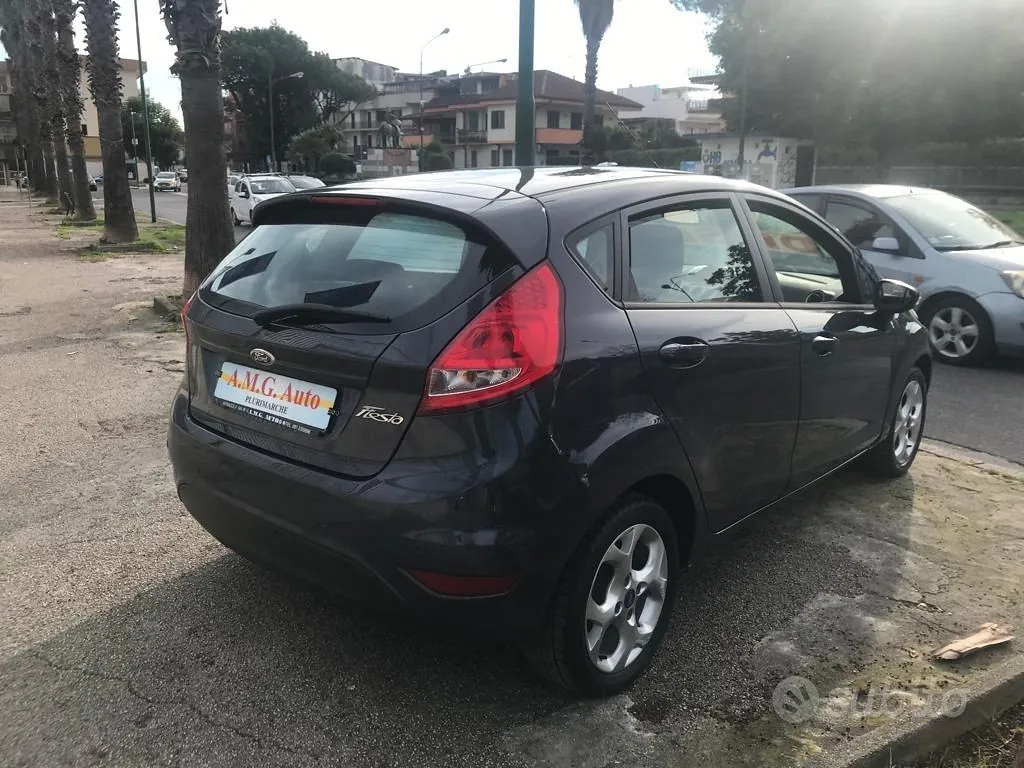 Ford Fiesta 2011 photo 4