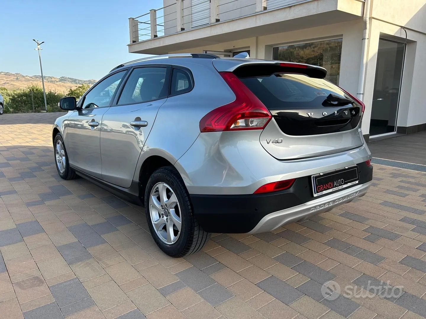 Volvo V40 2015 photo 2