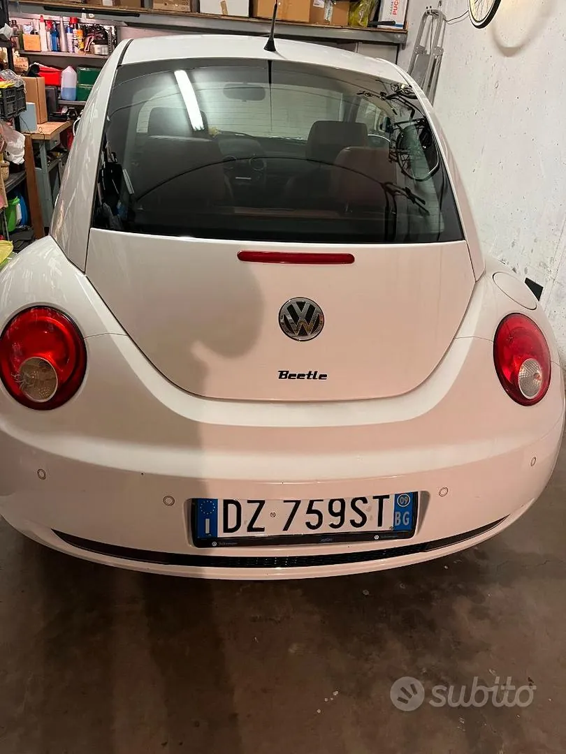 Volkswagen New Beetle 2009 photo 2