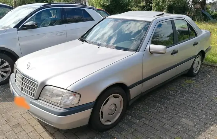 Mercedes-Benz C180