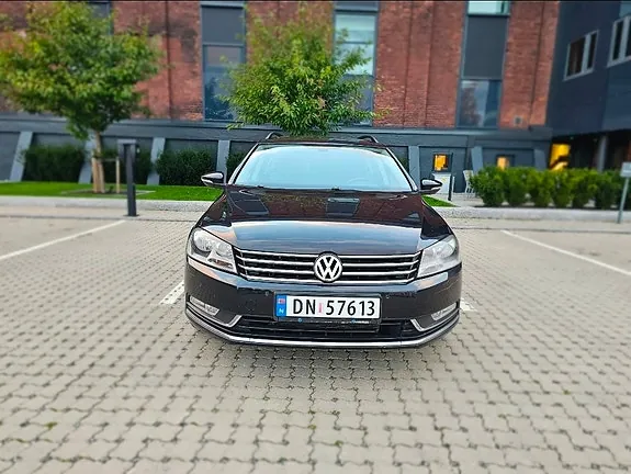 Volkswagen Passat 2011 photo 2