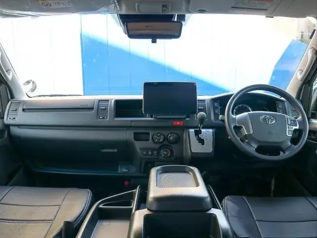 Toyota Hiace 2025 photo 2