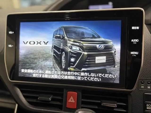 Toyota Voxy 2018 photo 4