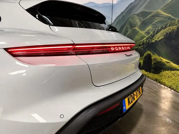 Porsche Taycan Sport Turismo 2024 photo 4