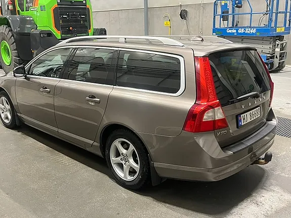 Volvo V70 2010 photo 2