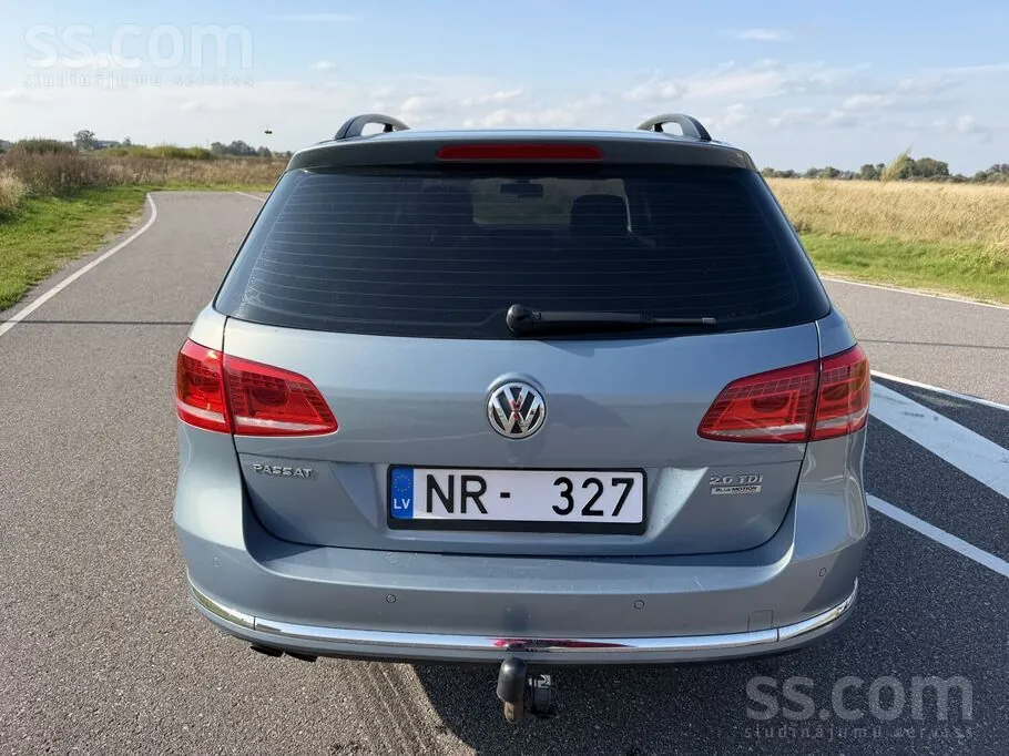 Volkswagen Passat 2011 photo 2