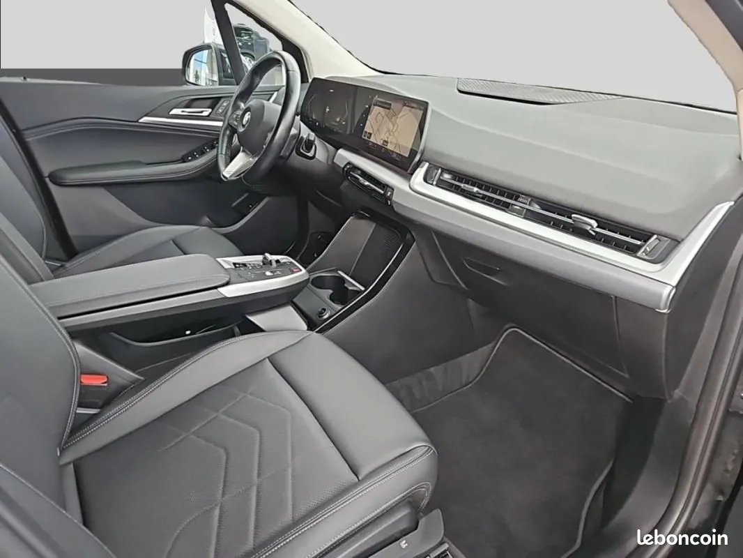 BMW 2 Series 2025 photo 4