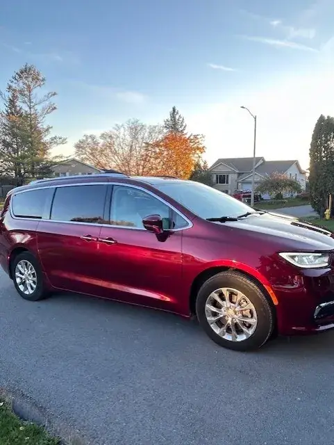 Chrysler Pacifica 2021 photo 2