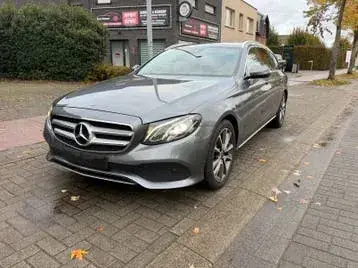 Mercedes-Benz E220