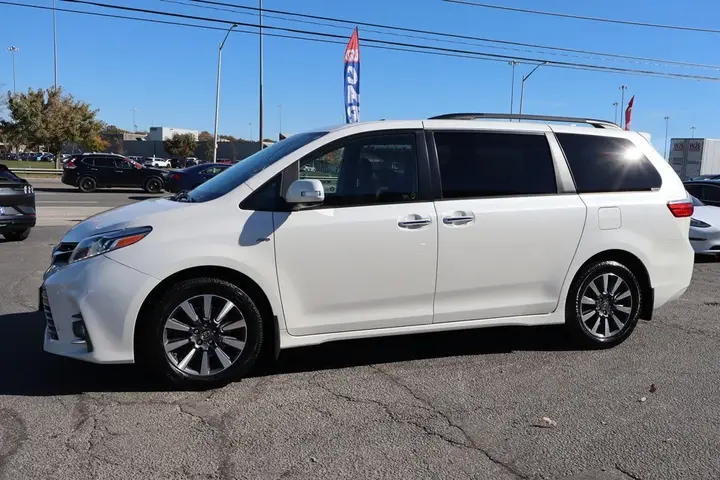 Toyota Sienna 2020 photo 3