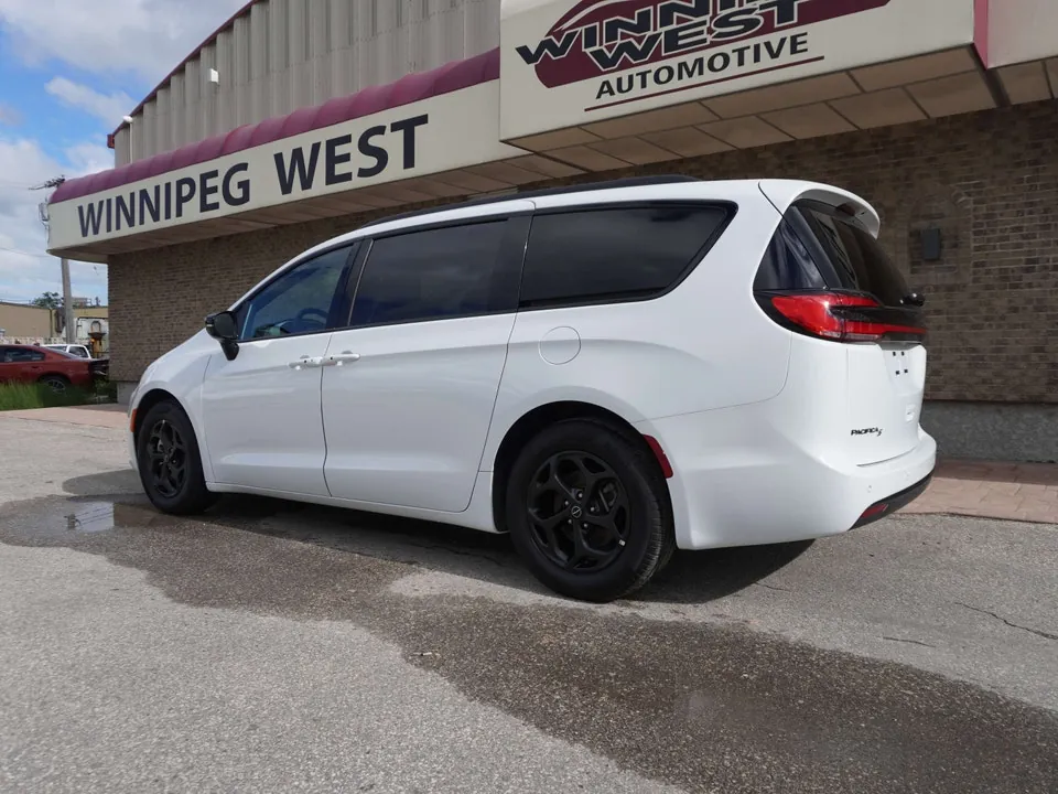 Chrysler Pacifica 2025 photo 5