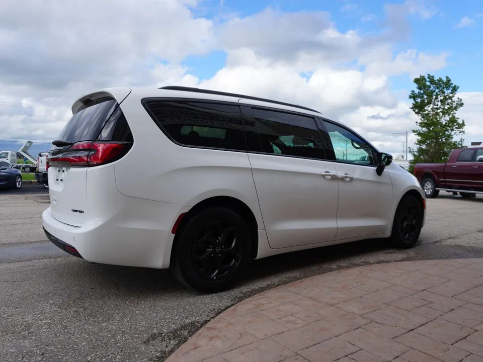 Chrysler Pacifica 2025 photo 4